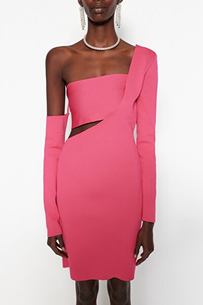 Trendyol Collection Rochie de seară detaliată cu ferestre/decupaj tricotaj fucsia TPRSS23EL00205