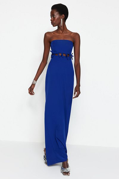 Trendyol Collection Dlouhé večerní šaty z tkaného saksu/výřez TPRSS23AE00046
