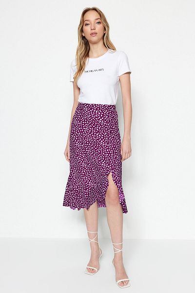 Trendyol Collection Lila bedruckter High-Waist-Midirock aus Stretch-Strick mit Raffung und Volant TWOSS21ET0029