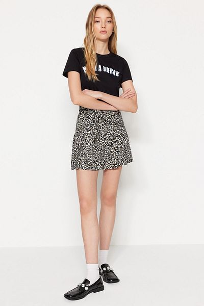 Trendyol Collection Pantaloni scurți tricotați mini cu talie înaltă cu imprimeu maro TWOSS21SR0621