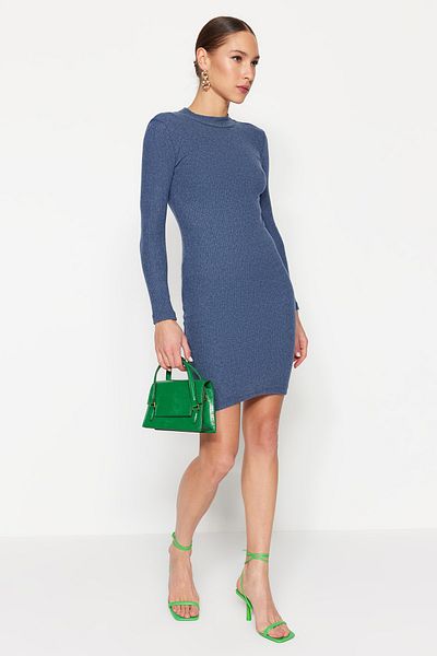 Trendyol Collection Indigofarbenes, eng anliegendes, geripptes, dehnbares Mini-Strickkleid mit halbem Rollkragen TWOAW21EL2244