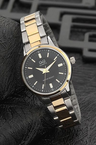 Q&Q Women's Minimal Retro Metal Cord Wristwatch
