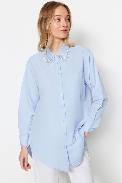 Trendyol Modest Cămașă din bumbac țesut cu detalii pentru accesorii guler albastru TCTSS23TG00014