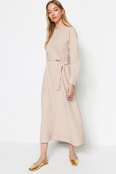 Trendyol Modest Ανοιχτό μπεζ ζωσμένες ραφές Λεπτομερές υφαντό φόρεμα TCTSS23EB00144
