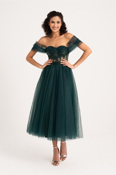 Lenta Moda Βραδινό φόρεμα και βραδινό φόρεμα από τούλι σε μίντι μήκους με σμαραγδένια πράσινη ντραπέ και κεντημένη δαντέλα
