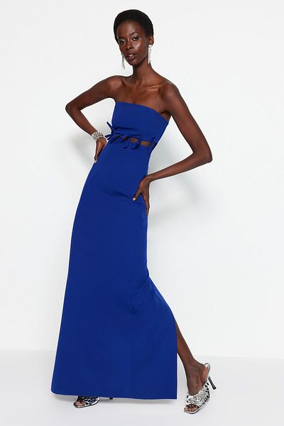 Trendyol Collection Dlouhé večerní šaty z tkaného saksu/výřez TPRSS23AE00046