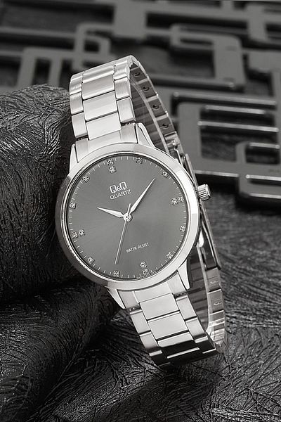 Q&Q Women's Minimal Retro Metal Cord Wristwatch