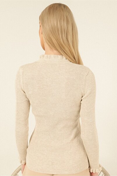 VEGENZE Women's Beige Knitwear Sweater with Lace-up Collar and Ruffles at the Sleeves