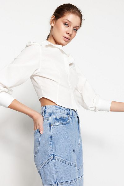 Trendyol Collection Приталена ткана сорочка з деталізованими плечима і приталеною талією TWOSS23GO00160