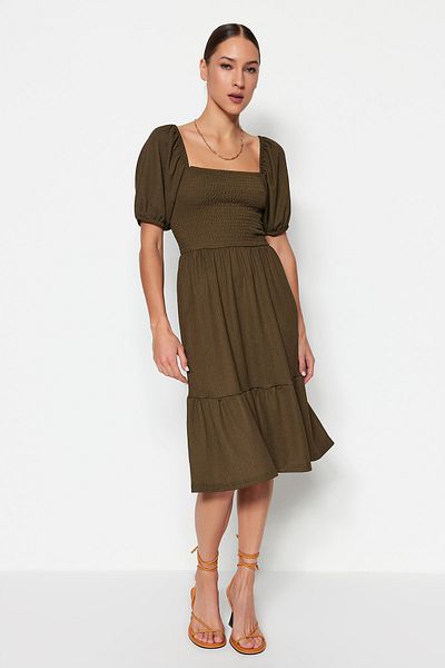 Trendyol Collection Μίντι Πλεκτό Φόρεμα Χακί Color Skater Style - Τετράγωνος γιακάς και Λεπτομέρεια μανίκι μπαλόνι TWOSS22EL1088