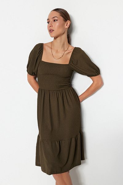 Trendyol Collection Μίντι Πλεκτό Φόρεμα Χακί Color Skater Style - Τετράγωνος γιακάς και Λεπτομέρεια μανίκι μπαλόνι TWOSS22EL1088