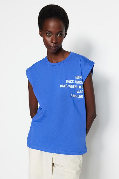 Trendyol Collection Saks 100% pamut nyomott nyakú, egyszerű kötött póló TWOSS23TS00073