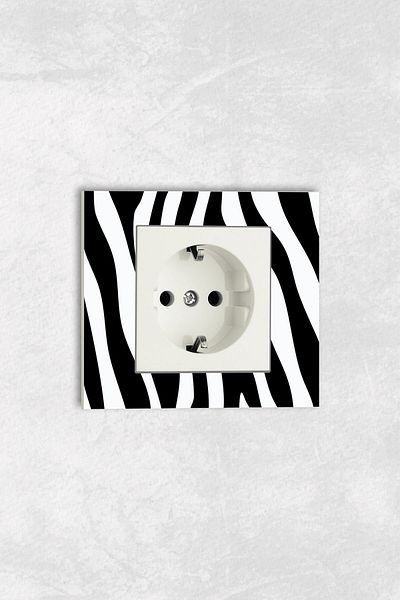 markcat Ovivo grano UV Printed Zebra Pattern White Single Grounded Socket Frame Set