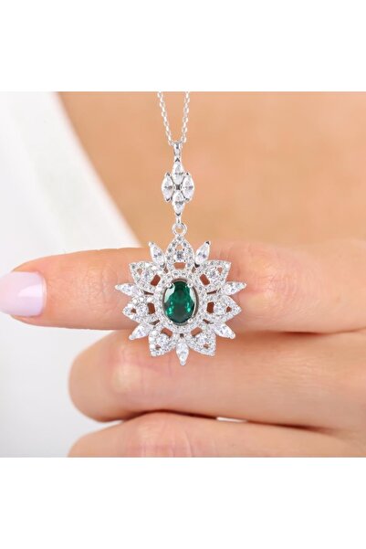 Mia Vento Pırlanta Montür Sentetik Zümrüt Kraliçe Güneşi Gümüş Kolye