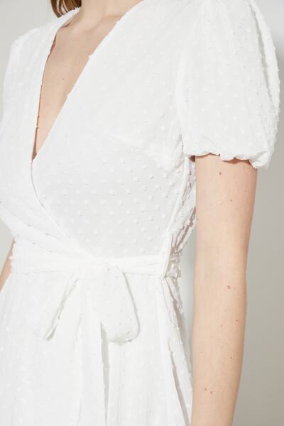 Trendyol Collection Λευκό Μίνι υφαντό φόρεμα με διπλό στήθος με επένδυση από σιφόν TWOSS21EL1202