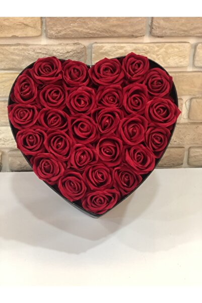 NG Çiçekçilik Siyah Kalpli Kutuda Yapay Gül Dolusu Hediye Kutusu