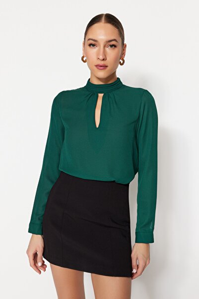 Trendyol Collection Σμαραγδένια πράσινη υφασμένη μπλούζα με ψηλό γιακά TWOAW20BZ0461