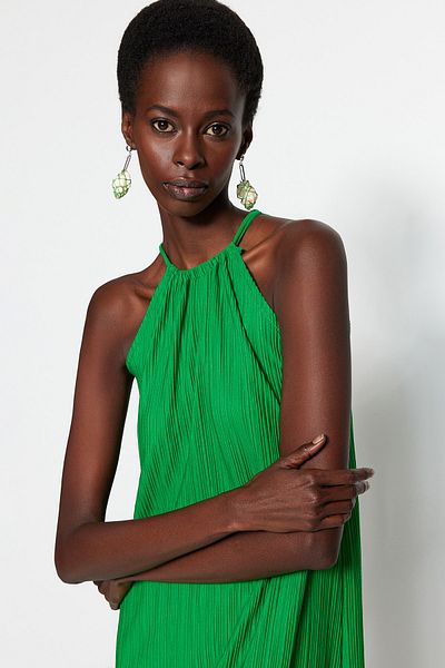 Trendyol Collection Grünes Etuikleid/einfarbiges, ärmelloses Midi-Strickkleid mit Falten TWOSS23EL00752