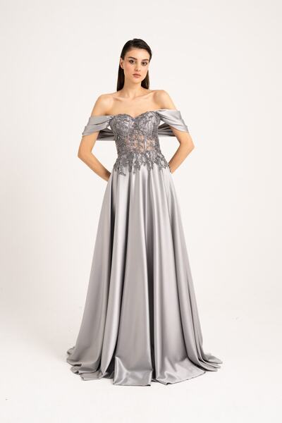 Lenta Moda Gri Işlemeli Dantel Detaylı Parlak Saten Abiye Ve Gece Elbisesi