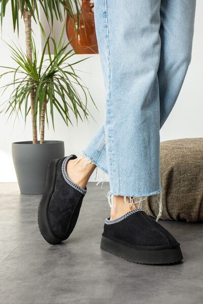 Friend & Trend Papuci de iarnă pentru femei din piele intoarsa cu blana in interior Talpa groasa Neagra Ft140