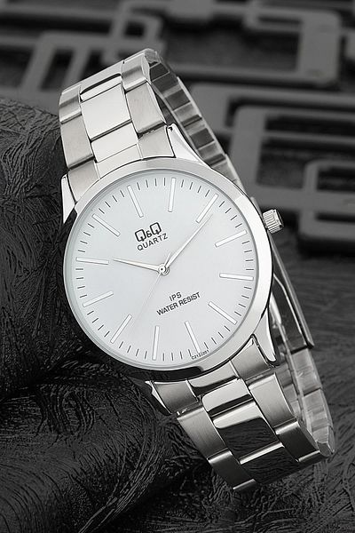 Q&Q Men's Retro Metal Cord Wrist Watch