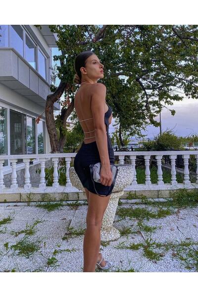 ma cherie Κοντό μαύρο φόρεμα με παγιέτες και πέτρινη αλυσίδα στην πλάτη