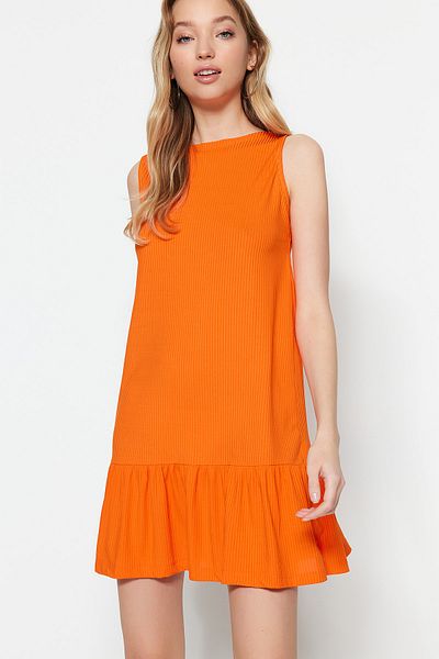 Trendyol Collection Orangefarbenes Etuikleid mit Volants und geradem, geripptem Mini-Strickkleid mit Nullärmeln TWOSS22EL0794