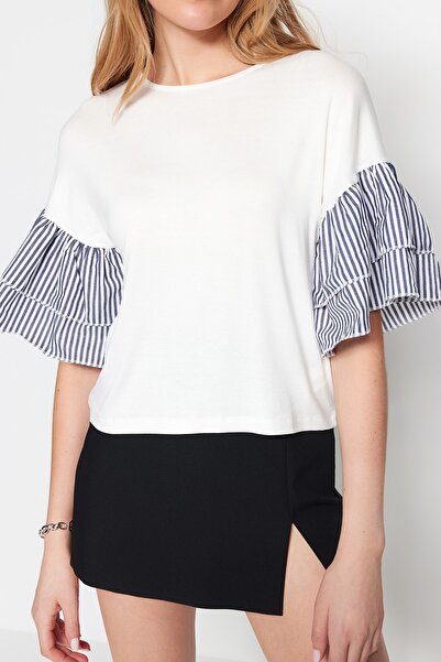 Trendyol Collection Weiße Popeline-Strickbluse mit Rundhalsausschnitt und weitem, lockerem Schnitt und detailliertem, lockerem Schnitt TWOSS23BZ00065