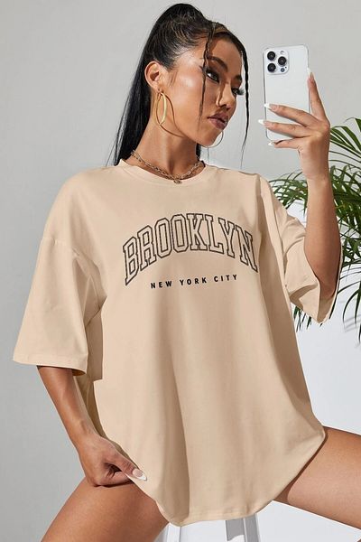 MODAGEN Γυναικείο μπλουζάκι Oversize σε μπεζ Brooklyn printed