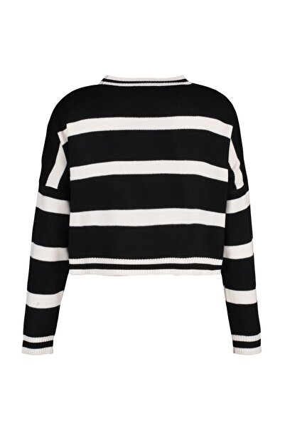 Trendyol Collection Schwarzer kurzer Strickpullover mit Streifen TWOAW23KZ00205