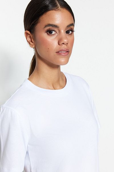 Trendyol Collection Tricou tricotat alb 100% bumbac Premium Basic cu decolteu tricotat TWOSS23TS00042