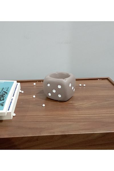 HUNATASARIM Decorative Square Dice Ashtray