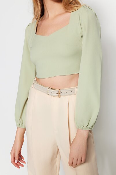 Trendyol Collection Krótka tkana bluzka w kolorze khaki TWOSS21BZ0236