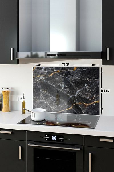 Decorita Protector de spate pentru aragaz din sticla |   Aspect de marmură neagră cu detaliu maro |   49,5 cm X 76 cm