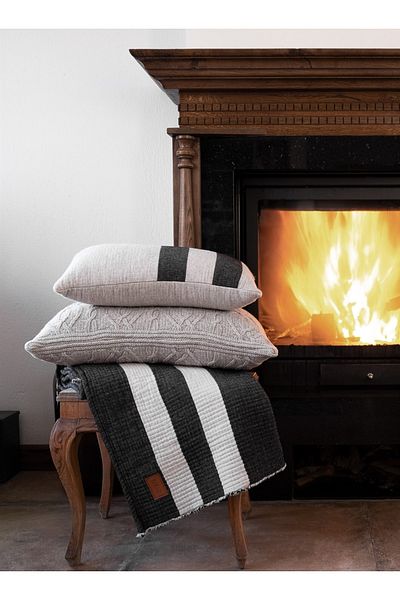 Barine Wool Cocoon Wool Sofa Shawl Black / Ecru 150X180