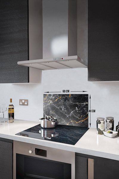 Decorita Protector de spate pentru aragaz din sticla |   Aspect de marmură neagră cu detaliu maro |   40 cm X 60 cm
