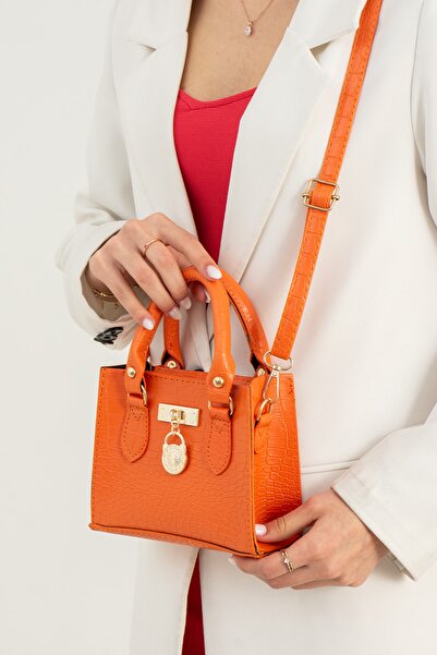 ESTUTE Γυναικεία τσάντα ώμου και χεριού με λεπτομέρεια πόρπης στο μπροστινό μ...