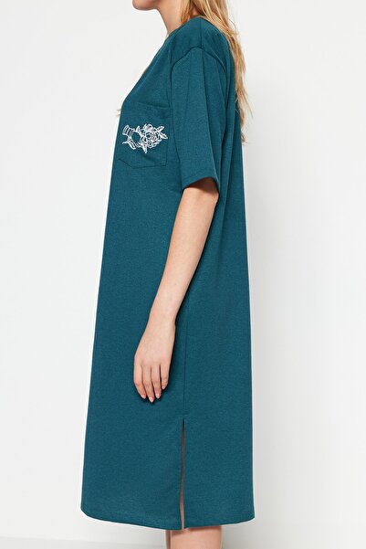 Trendyol Collection Вишита бензином сукня з розслабленим кроєм міді-орме з горловиною TWOSS21EL0175 з вишивкою TWOSS21EL0175