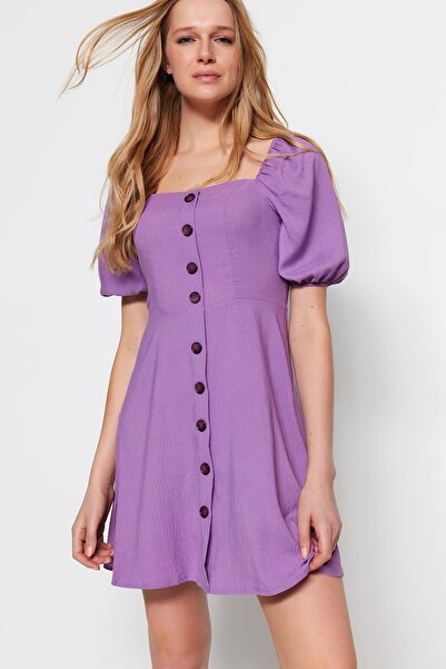 Trendyol Collection Šeříkové mini tkané šaty s balonovým rukávem TWOSS20EL2314