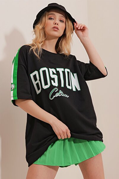 Trend Alaçatı Stili Dámské černé unisexové triko s digitálním potiskem se dvěma nitěmi a výstřihem ALC-X9729