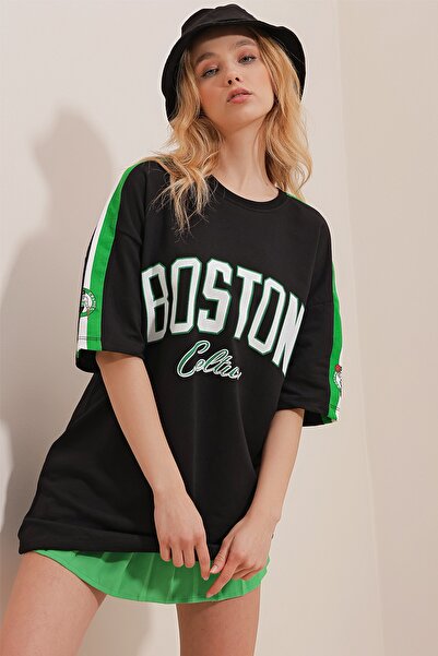 Trend Alaçatı Stili Dámské černé unisexové triko s digitálním potiskem se dvěma nitěmi a výstřihem ALC-X9729