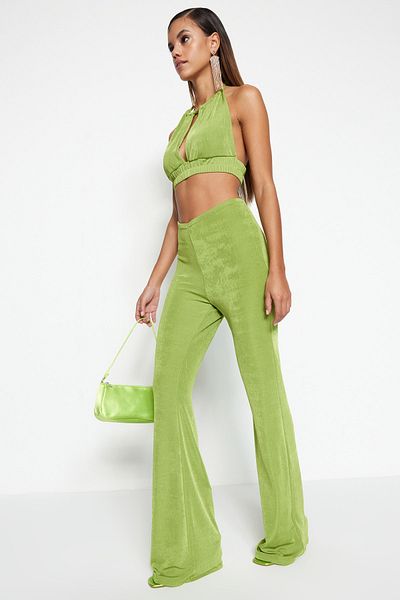 Trendyol Collection Ölgrüne glänzende Strickhose TPRSS23PL00012