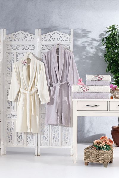 Bonny Home Οικογενειακό Κεντημένο Κρεμ & Λιλά Οικογενειακό Σετ Μπουρνούζι 6 τεμαχίων Προίκα Γυναικεία Ανδρικά Μπουρνούζι Πετσέτες μπάνιου