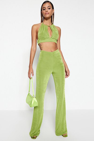 Trendyol Collection Ölgrüne glänzende Strickhose TPRSS23PL00012