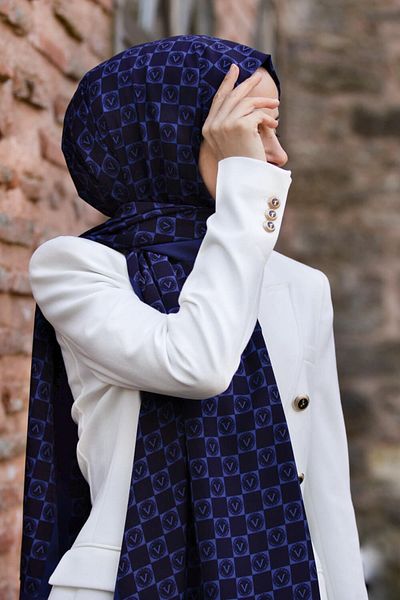 Vissona Γυναικείο πολυτελές μεταξωτό σάλι Medina Navy Blue - Indigo