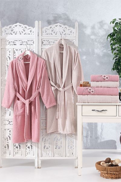 Bonny Home Οικογενειακό Κεντημένο Πούδρα & Καπουτσίνο Οικογενειακό Σετ Μπουρνούζι 6 τεμαχίων Προίκα Γυναικεία Ανδρικά Σετ πετσέτες μπάνιου