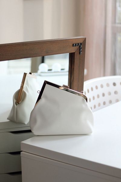 Moom Bag Geantă de umăr cu lanț moale, albă, pentru femei