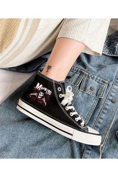 Touz Niiss Boutique Misfits Pantofi de pânză neagră cu craniu imprimat