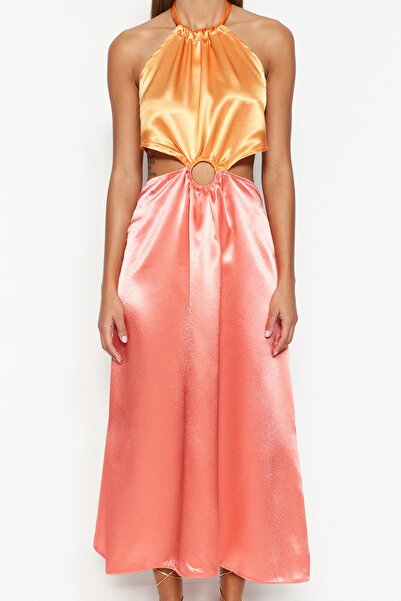 Trendyol Collection Rochie de seară elegantă din satin, cu detaliu, țesută în afara ferestrei/decupate multicolore TPRSS23EL00115