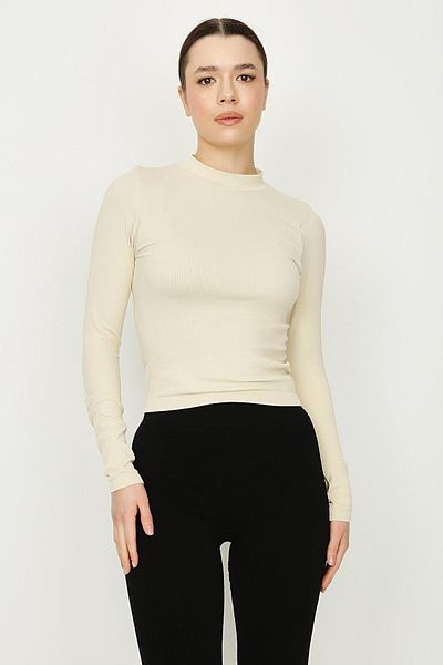 Select Moda Women's Cream Stand Collar Seamless Blouse